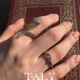 Black eye snake ring